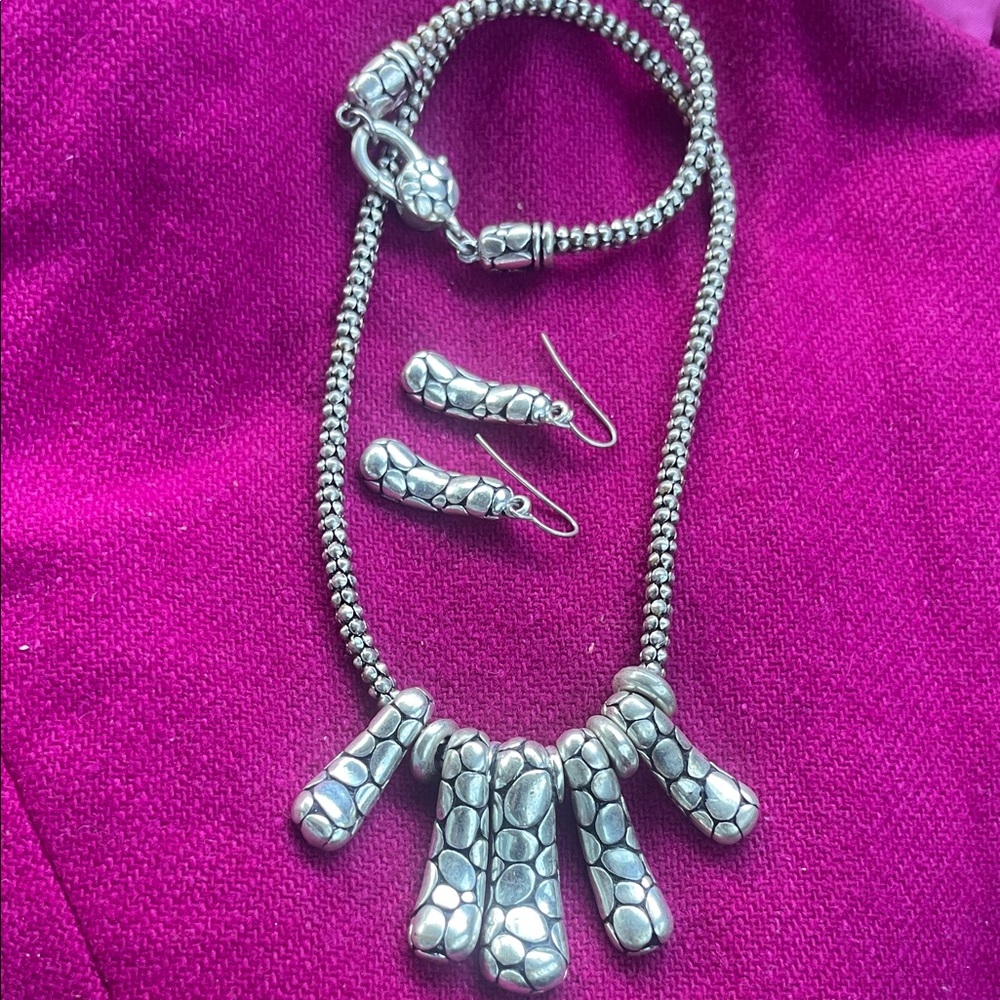 Sold- Vintage Elegant Silvertone Jewelry Set for Women - Picture 1 of 7